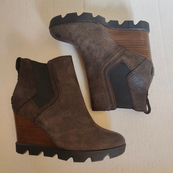 SOREL Women's Joan of Arctic Wedge III Chelsea Boot in Brown Leather size 5.5 w - Picture 1 of 9